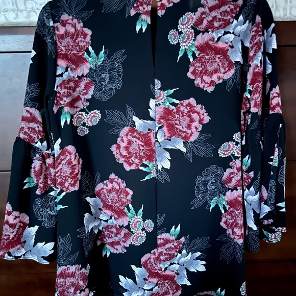 Womens blouse by bobeau - Picture 2 of 6